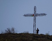 73 Da Pregaroldi zoomata al max sulla croce del Pizzo di Spino